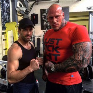 Adkins und Ford im Kraftraum