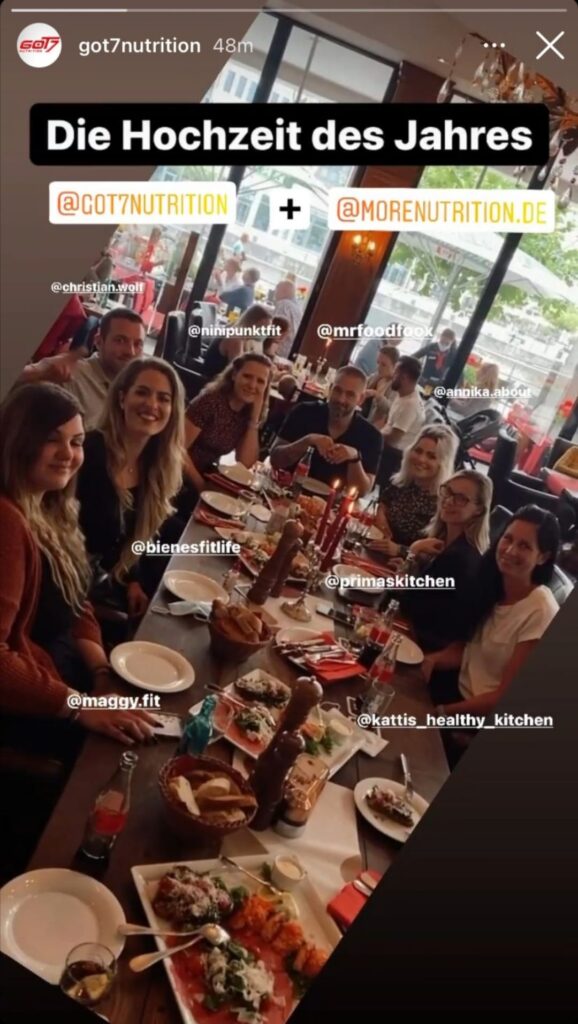 More Nutrition und Got7 Nutrition beim Geschäftsessen.